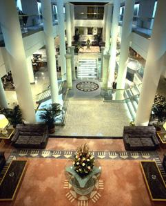 hotel2.jpg (19035 bytes)